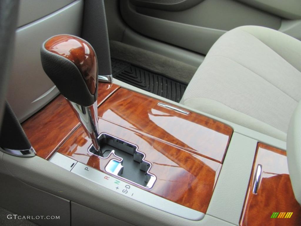 2010 Camry XLE - Black / Bisque photo #12