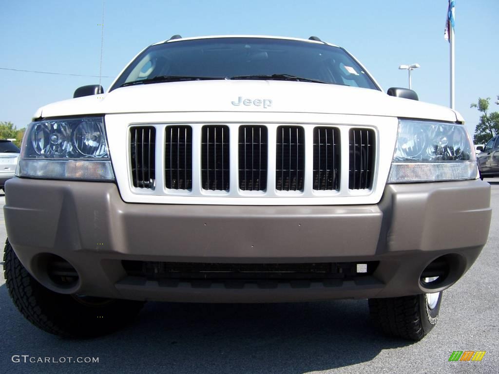 2004 Grand Cherokee Laredo 4x4 - Stone White / Dark Slate Gray photo #2