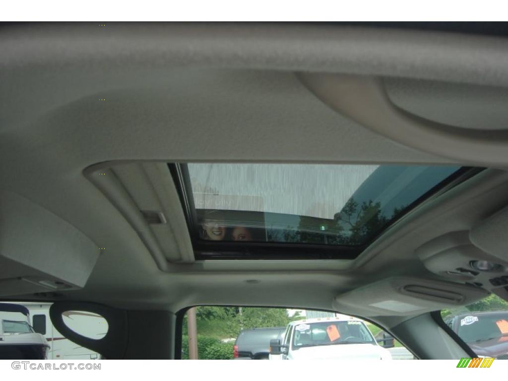2004 Tahoe Z71 4x4 - Summit White / Gray/Dark Charcoal photo #16