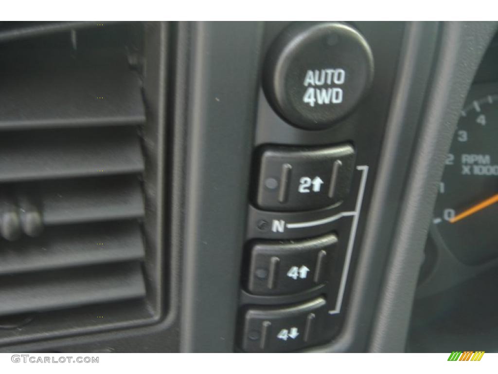 2004 Tahoe Z71 4x4 - Summit White / Gray/Dark Charcoal photo #35