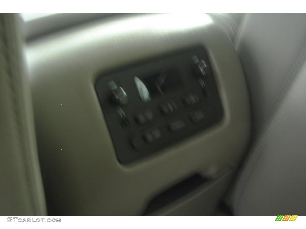 2004 Tahoe Z71 4x4 - Summit White / Gray/Dark Charcoal photo #44