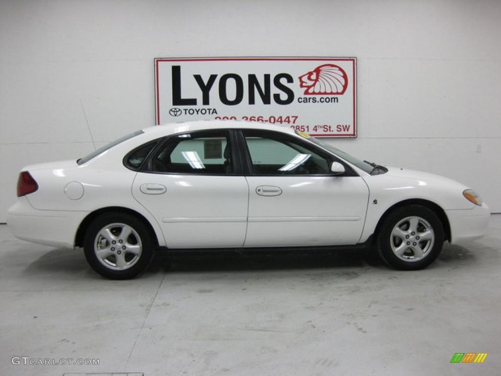 2002 Taurus SES - Vibrant White / Medium Graphite photo #23