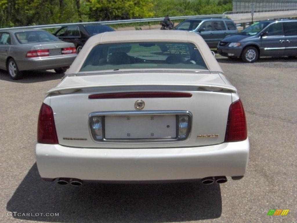 2002 DeVille Sedan - White Diamond Pearl / Neutral Shale photo #8