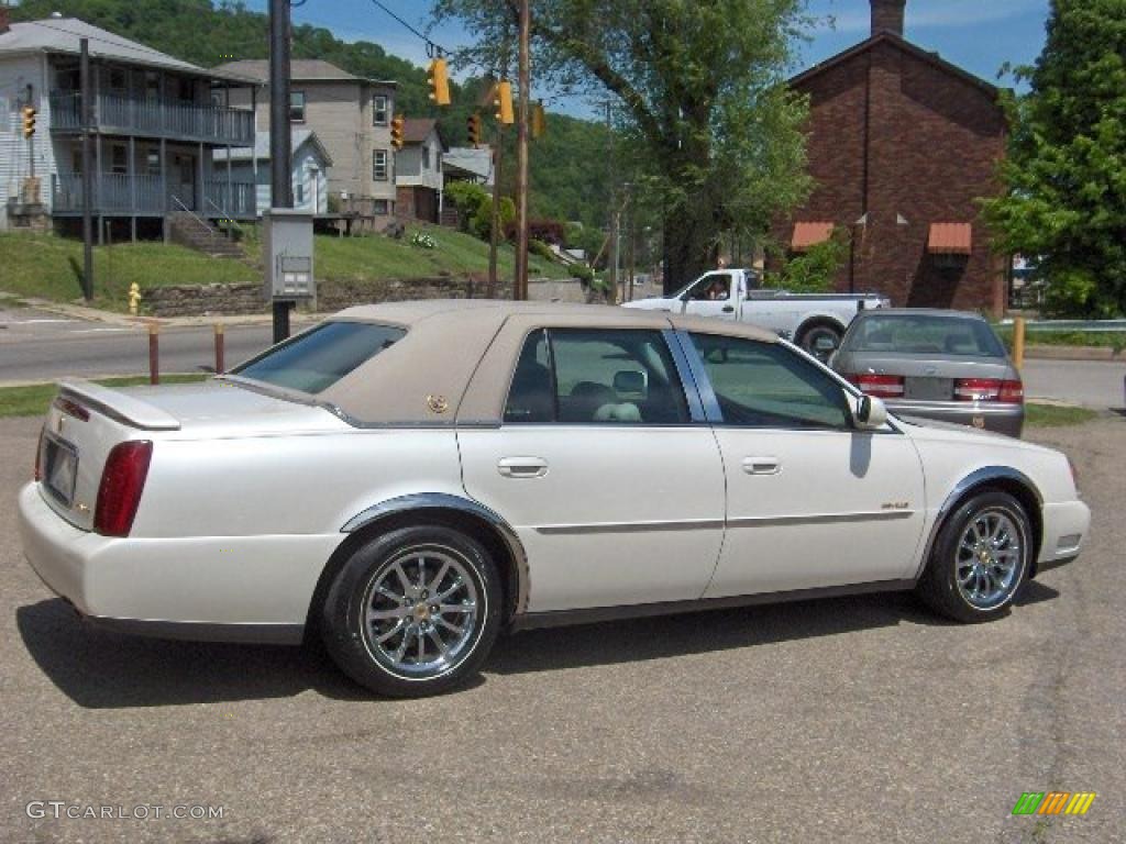 2002 DeVille Sedan - White Diamond Pearl / Neutral Shale photo #10
