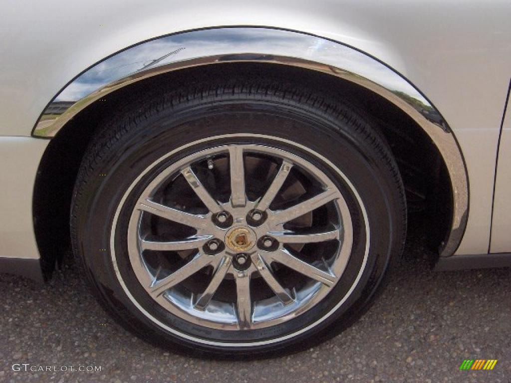 2002 DeVille Sedan - White Diamond Pearl / Neutral Shale photo #20
