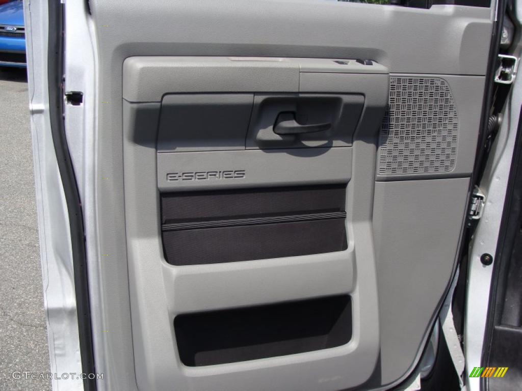 2009 E Series Van E350 Super Duty XLT Extended Passenger - Brilliant Silver Metallic / Medium Flint photo #10