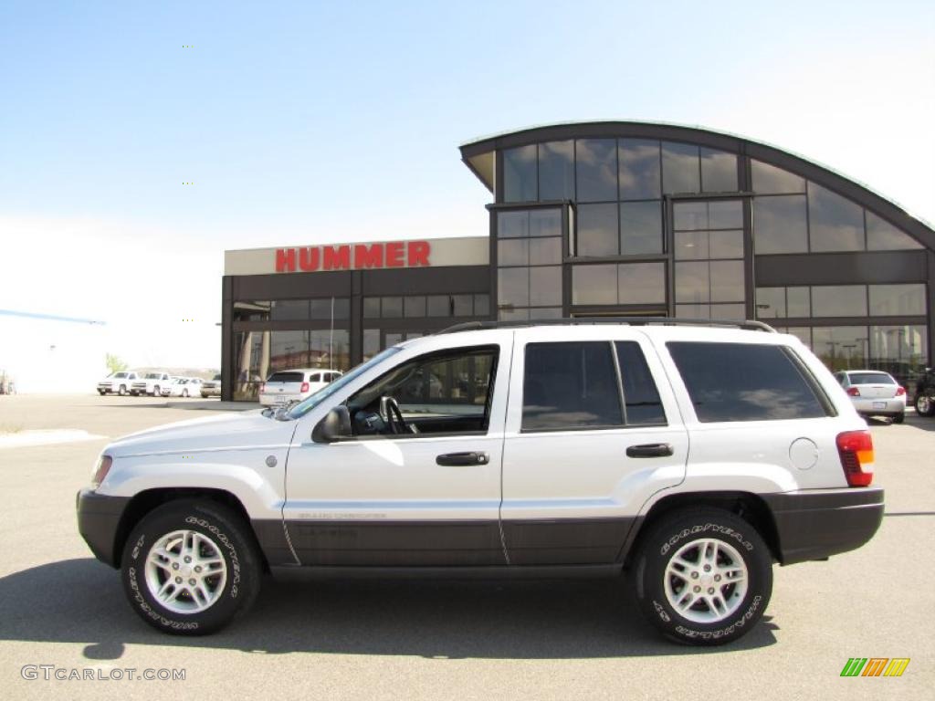 2004 Grand Cherokee Laredo 4x4 - Bright Silver Metallic / Dark Slate Gray photo #1