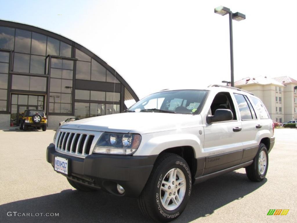 2004 Grand Cherokee Laredo 4x4 - Bright Silver Metallic / Dark Slate Gray photo #2