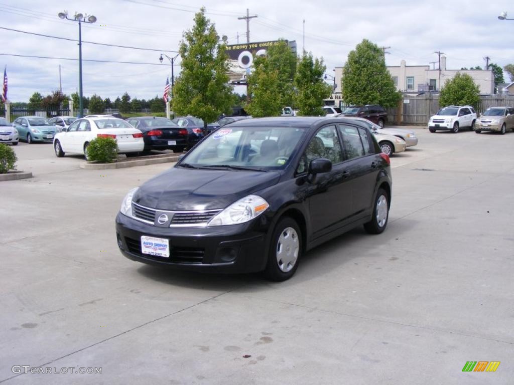 2009 Versa 1.8 S Hatchback - Super Black / Beige photo #4