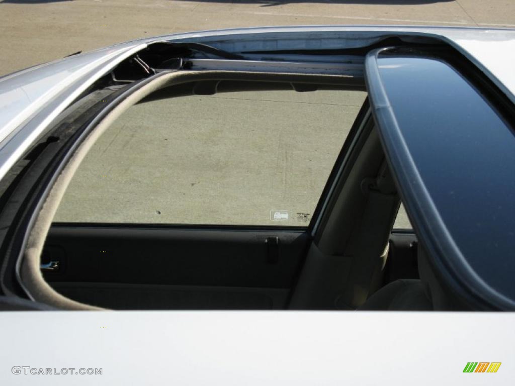 2005 Civic EX Sedan - Taffeta White / Ivory photo #11