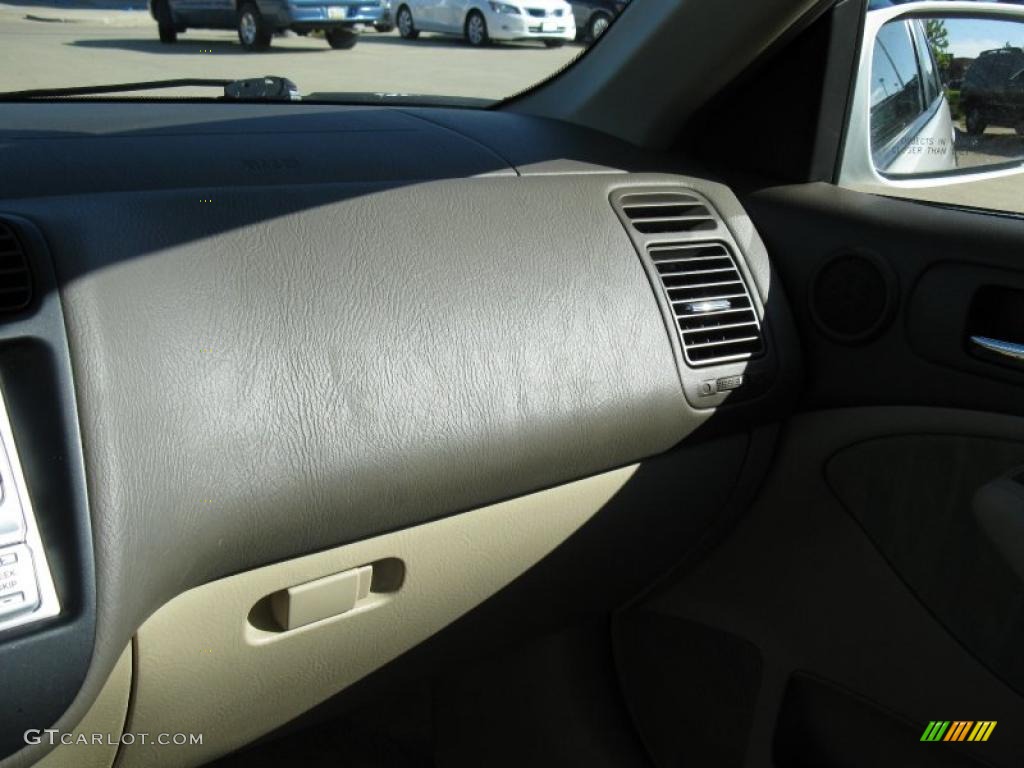 2005 Civic EX Sedan - Taffeta White / Ivory photo #18