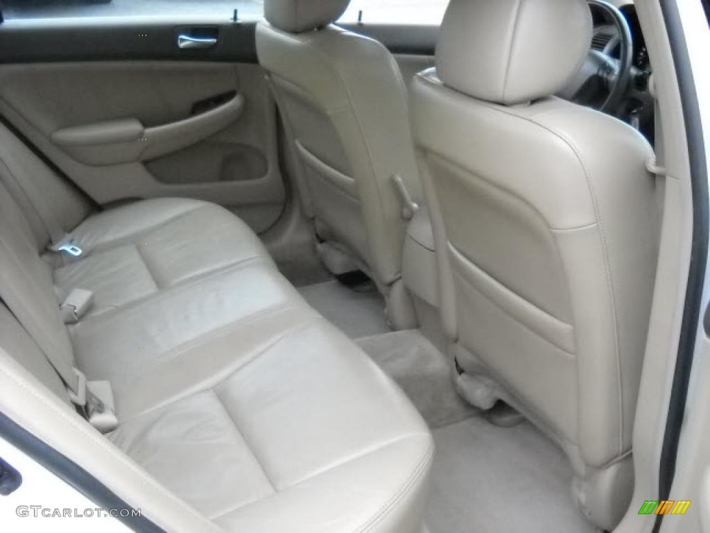 2007 Accord EX-L V6 Sedan - Taffeta White / Ivory photo #20