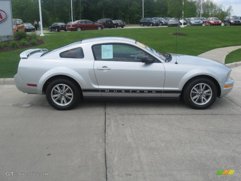 2005 Mustang V6 Premium Coupe - Satin Silver Metallic / Red Leather photo #2