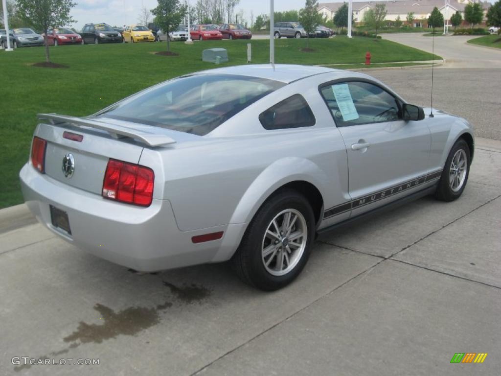 2005 Mustang V6 Premium Coupe - Satin Silver Metallic / Red Leather photo #3