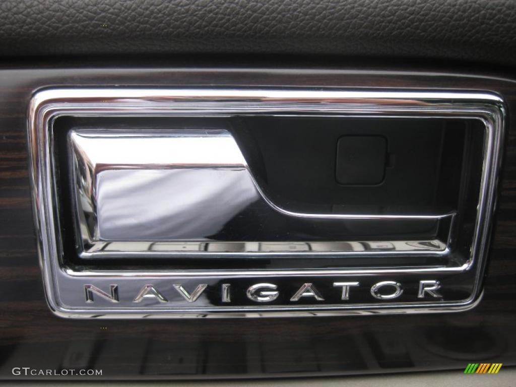 2007 Navigator Ultimate - Black / Charcoal photo #10