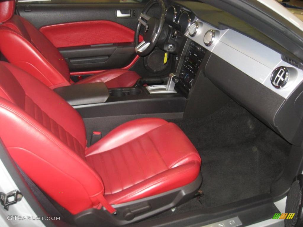 2005 Mustang V6 Premium Coupe - Satin Silver Metallic / Red Leather photo #29