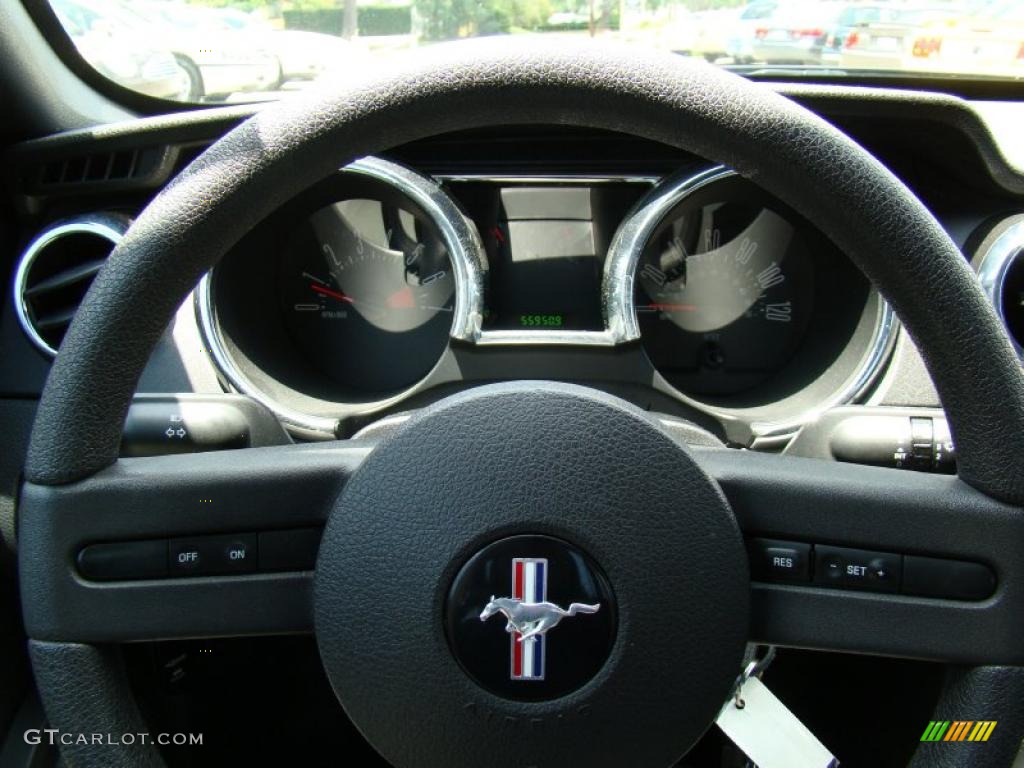 2005 Mustang V6 Premium Coupe - Black / Dark Charcoal photo #20