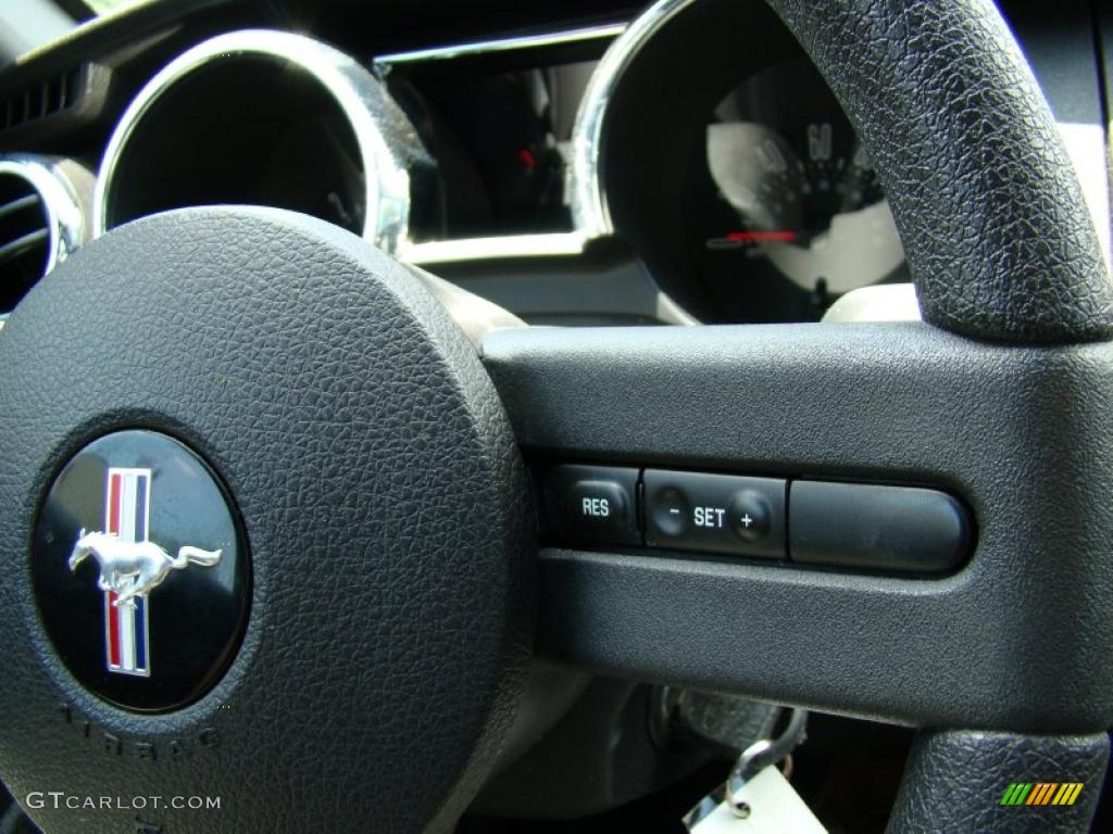 2005 Mustang V6 Premium Coupe - Black / Dark Charcoal photo #22