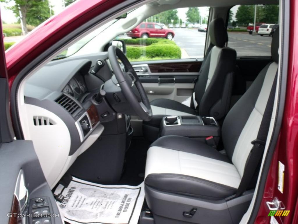 2010 Town & Country Touring - Inferno Red Crystal Pearl / Medium Slate Gray/Light Shale photo #6