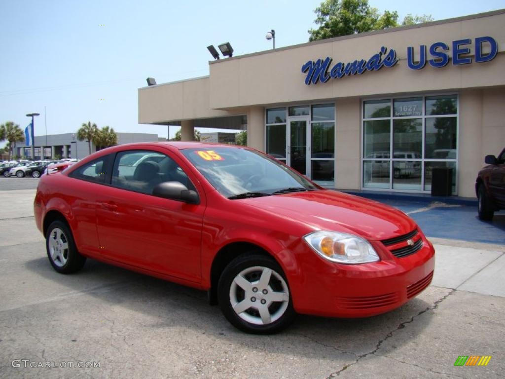 2005 Cobalt Coupe - Victory Red / Gray photo #24