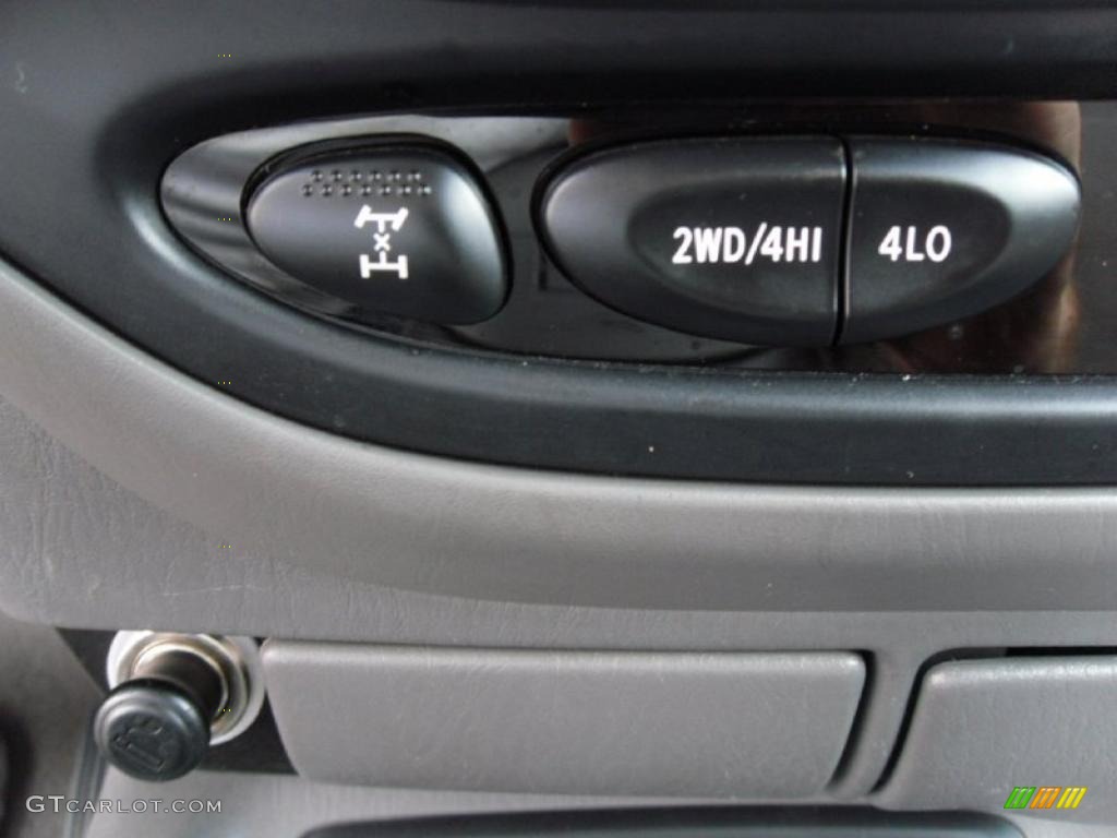 2006 Sequoia SR5 4WD - Black / Light Charcoal photo #11