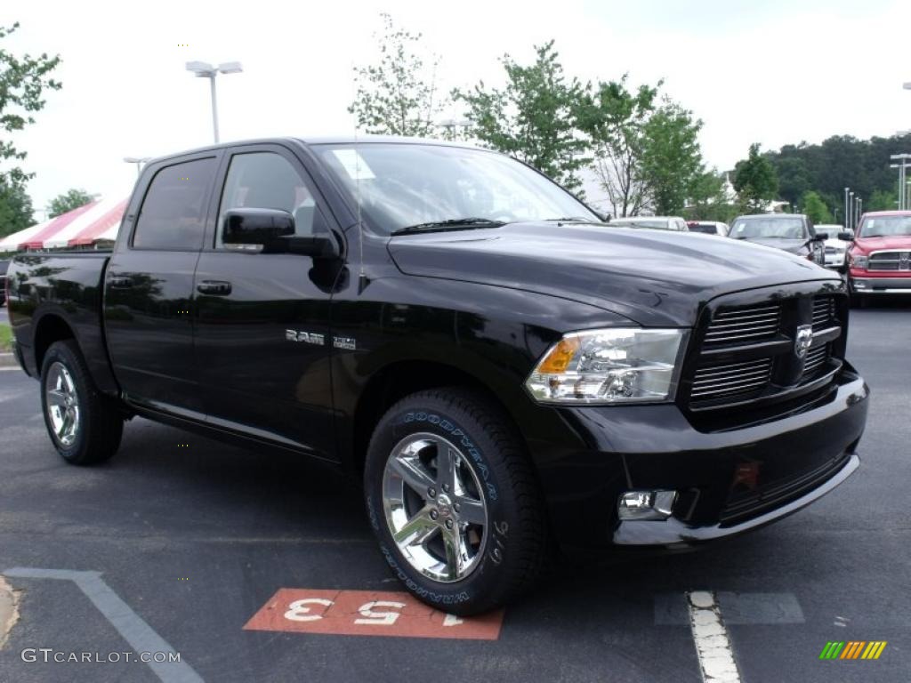 2010 Ram 1500 Sport Crew Cab - Brilliant Black Crystal Pearl / Dark Slate Gray photo #4