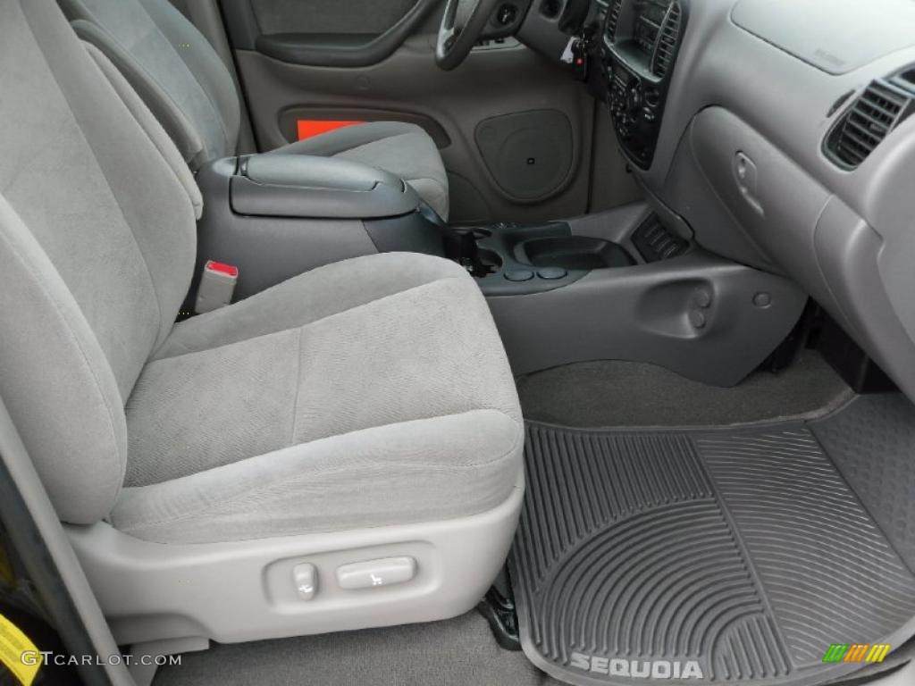 2006 Sequoia SR5 4WD - Black / Light Charcoal photo #18