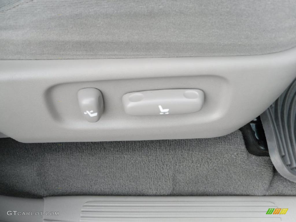 2006 Sequoia SR5 4WD - Black / Light Charcoal photo #19