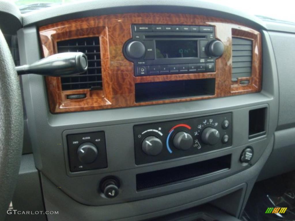 2006 Ram 1500 SLT Quad Cab 4x4 - Patriot Blue Pearl / Medium Slate Gray photo #23