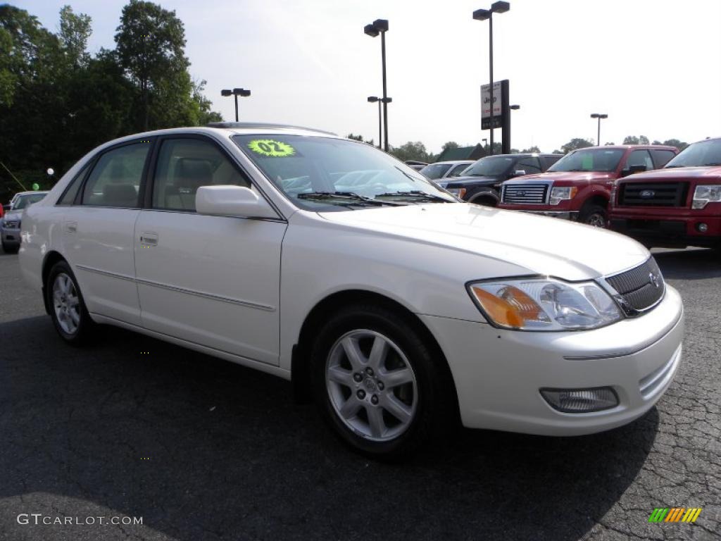 Diamond White Pearl Toyota Avalon