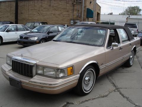 1992 Lincoln Town Car Executive Data, Info and Specs