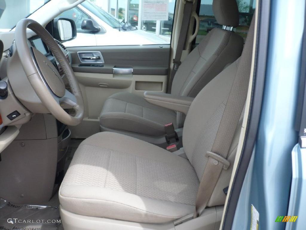 2008 Town & Country Touring - Clearwater Blue Pearlcoat / Medium Pebble Beige/Cream photo #6