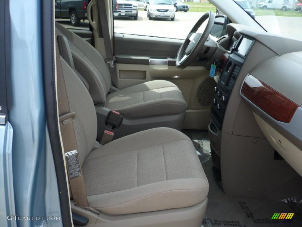 2008 Town & Country Touring - Clearwater Blue Pearlcoat / Medium Pebble Beige/Cream photo #9