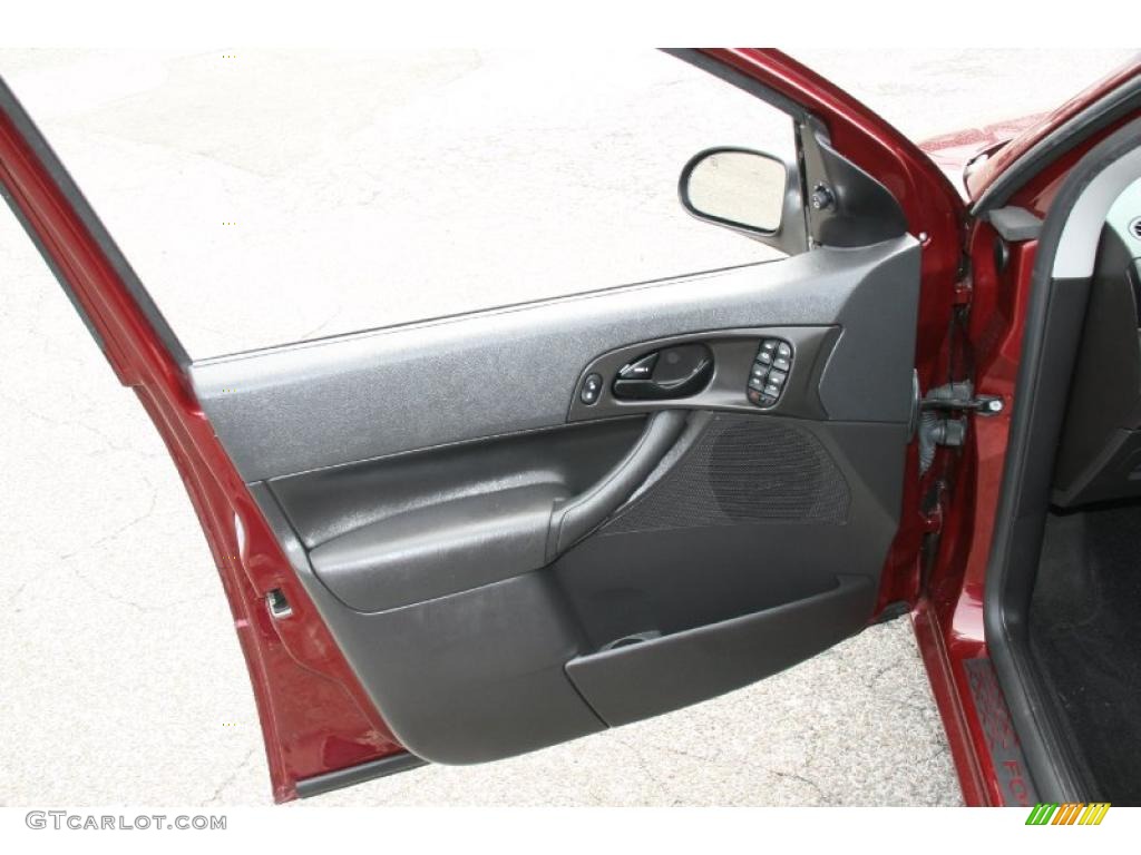 2007 Focus ZX4 SES Sedan - Dark Toreador Red Metallic / Charcoal/Light Flint photo #13