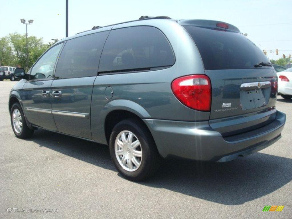 2007 Town & Country Touring - Magnesium Pearl / Dark Khaki/Light Graystone photo #4