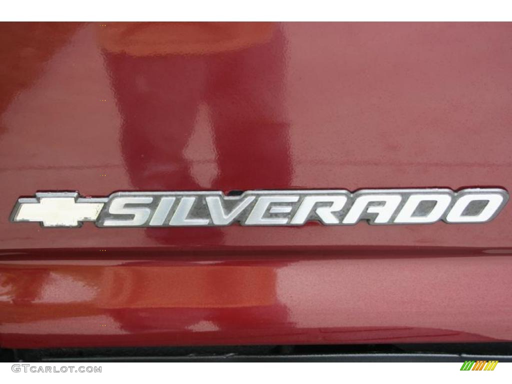 2003 Silverado 2500HD LS Extended Cab 4x4 - Dark Carmine Red Metallic / Medium Gray photo #31