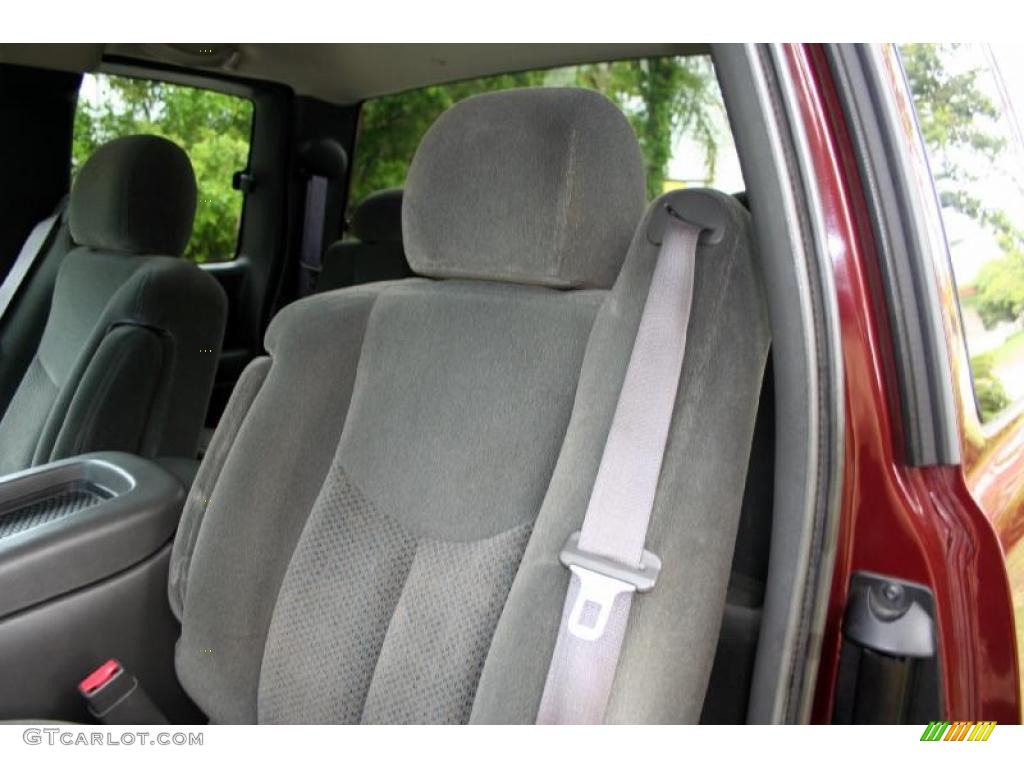 2003 Silverado 2500HD LS Extended Cab 4x4 - Dark Carmine Red Metallic / Medium Gray photo #41