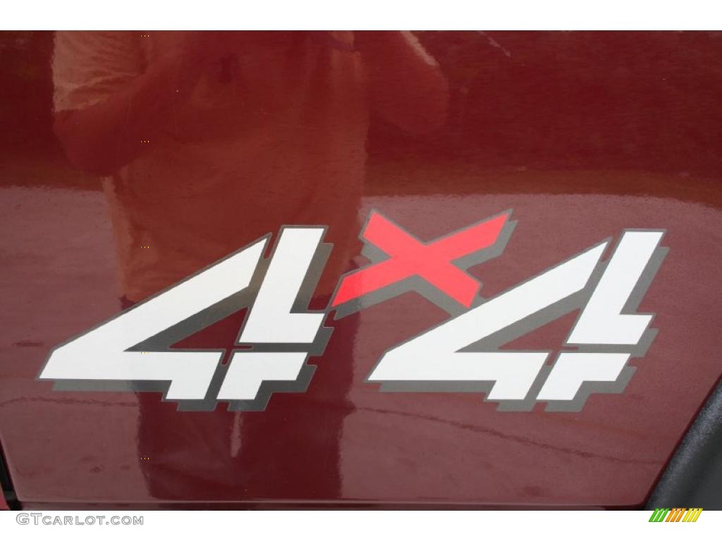 2003 Silverado 2500HD LS Extended Cab 4x4 - Dark Carmine Red Metallic / Medium Gray photo #86