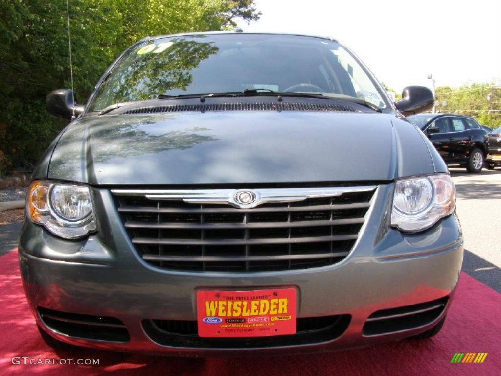 2007 Town & Country LX - Magnesium Pearl / Medium Slate Gray photo #4