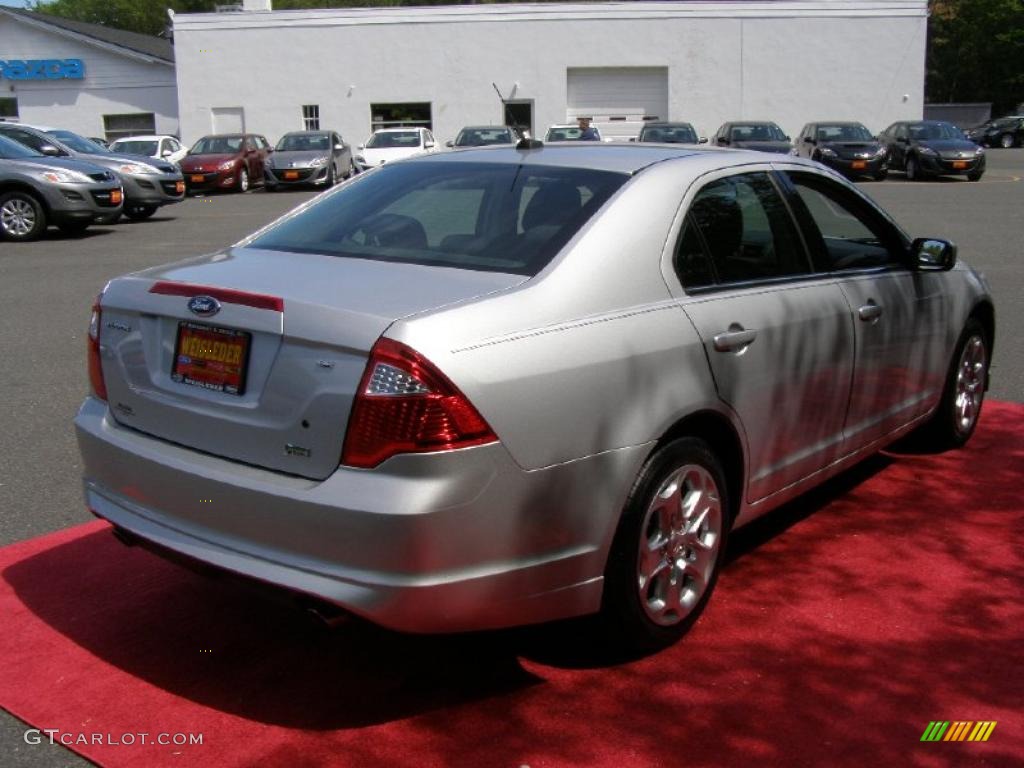 2010 Fusion SE V6 - Brilliant Silver Metallic / Charcoal Black photo #6