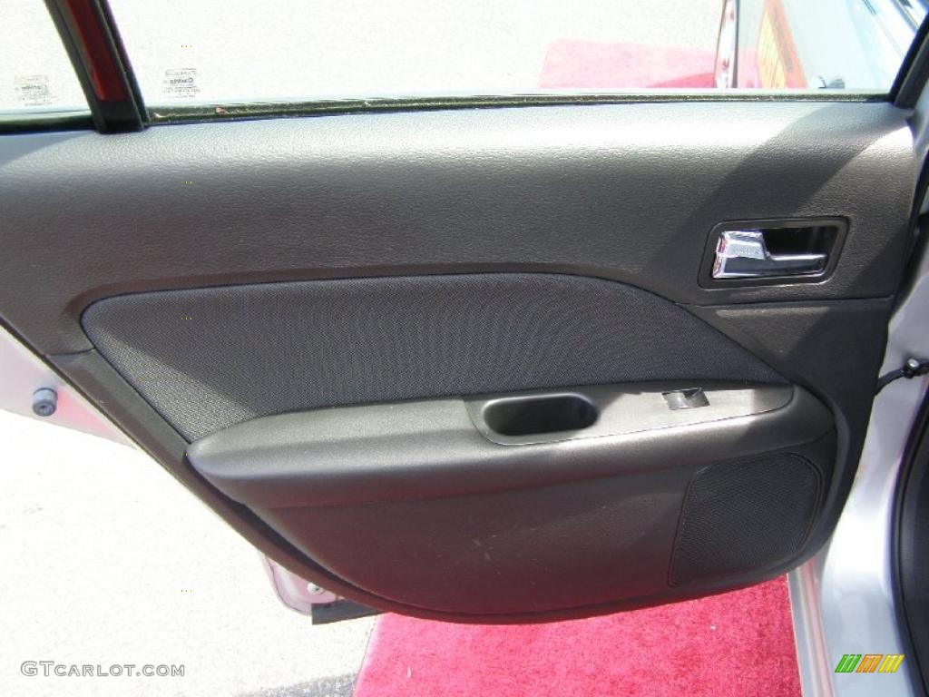 2010 Fusion SE V6 - Brilliant Silver Metallic / Charcoal Black photo #18