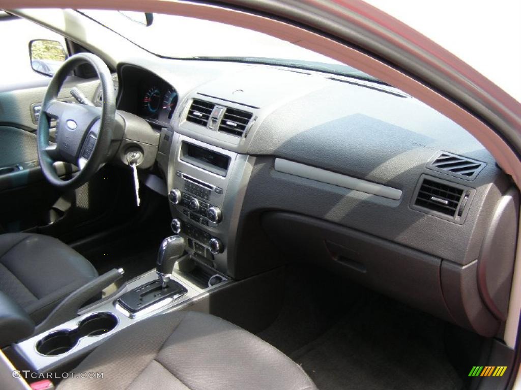 2010 Fusion SE V6 - Brilliant Silver Metallic / Charcoal Black photo #22