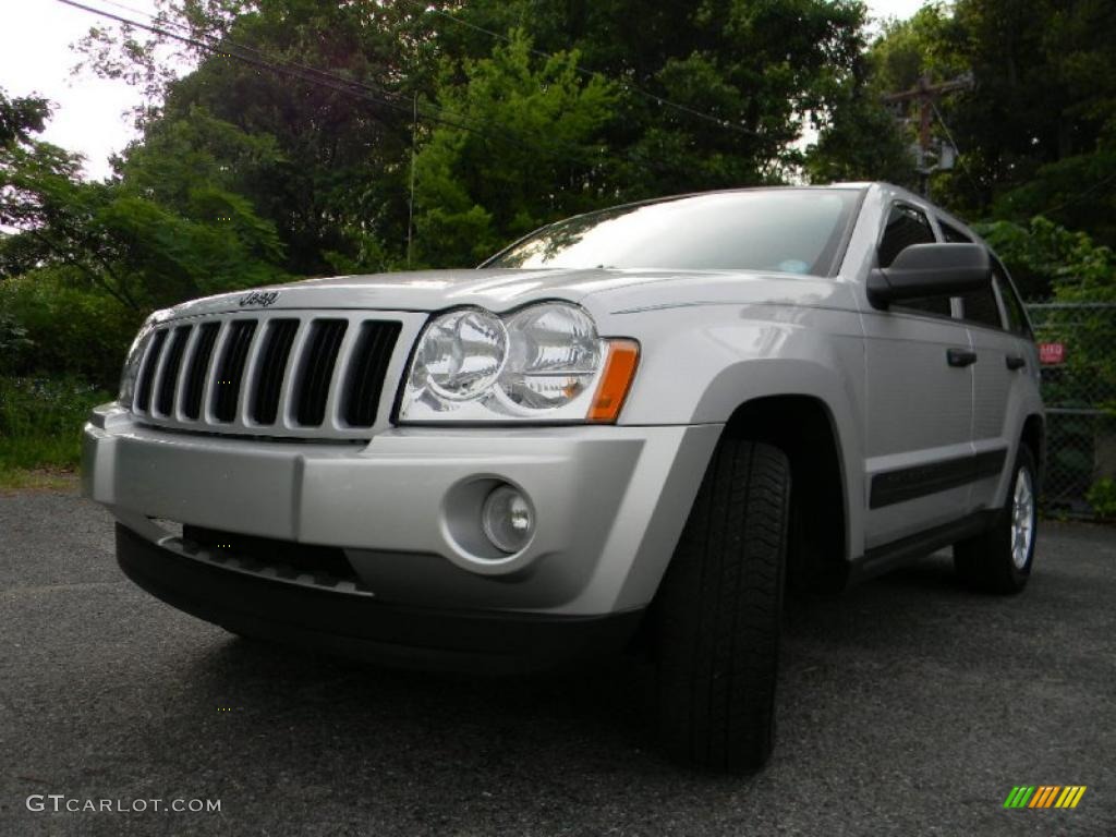 2005 Grand Cherokee Laredo - Bright Silver Metallic / Medium Slate Gray photo #4