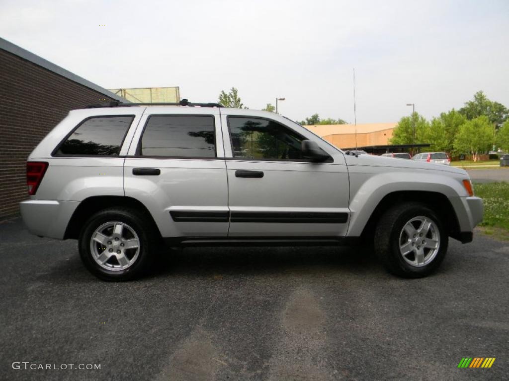 2005 Grand Cherokee Laredo - Bright Silver Metallic / Medium Slate Gray photo #9