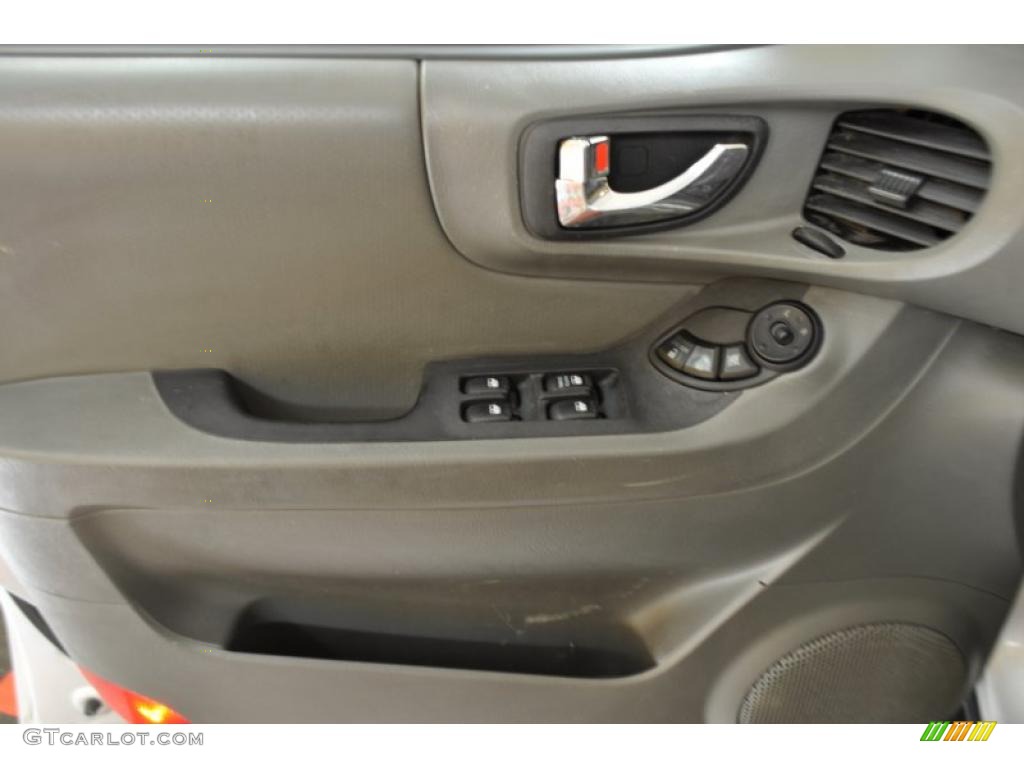 2004 Santa Fe GLS 4WD - Pewter / Gray photo #11