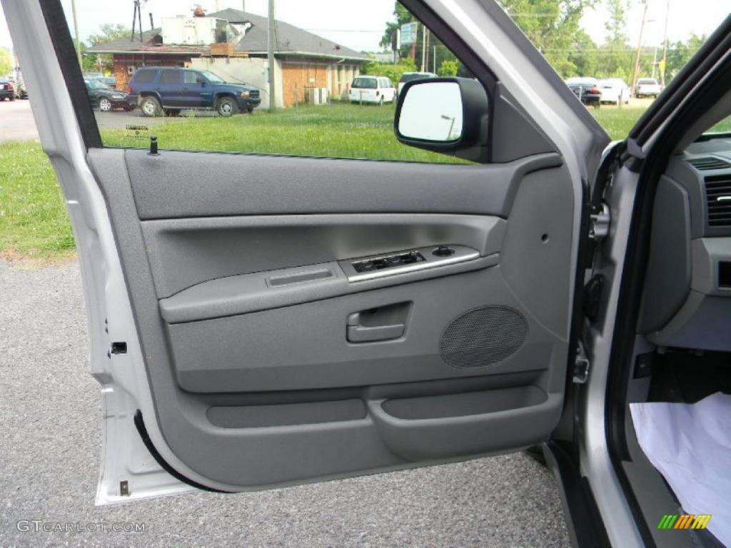 2005 Grand Cherokee Laredo - Bright Silver Metallic / Medium Slate Gray photo #15