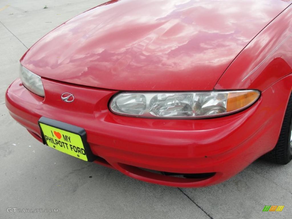 2000 Alero GL Sedan - Bright Red / Pewter photo #11