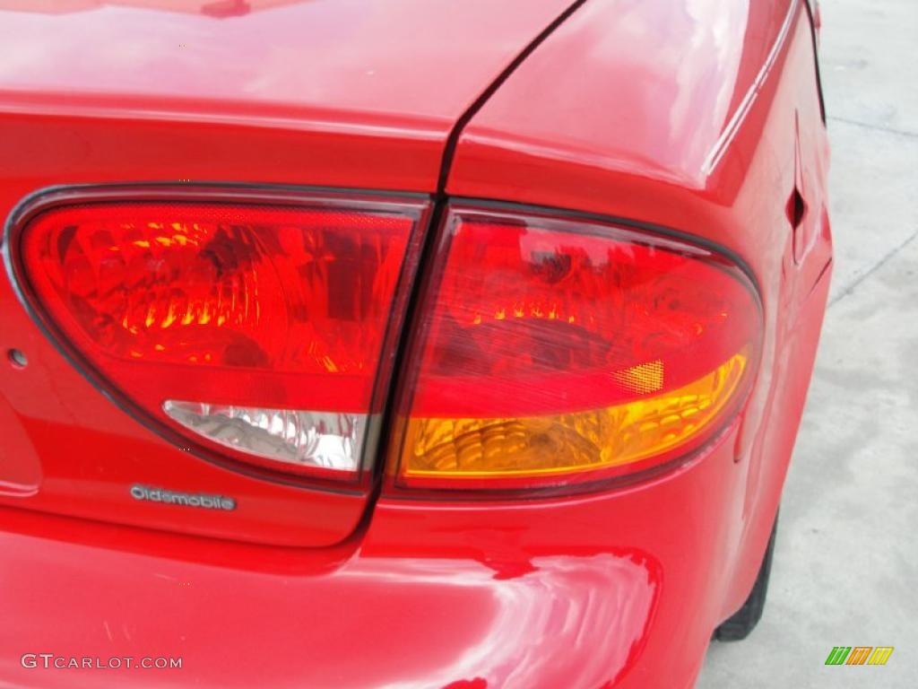 2000 Alero GL Sedan - Bright Red / Pewter photo #19