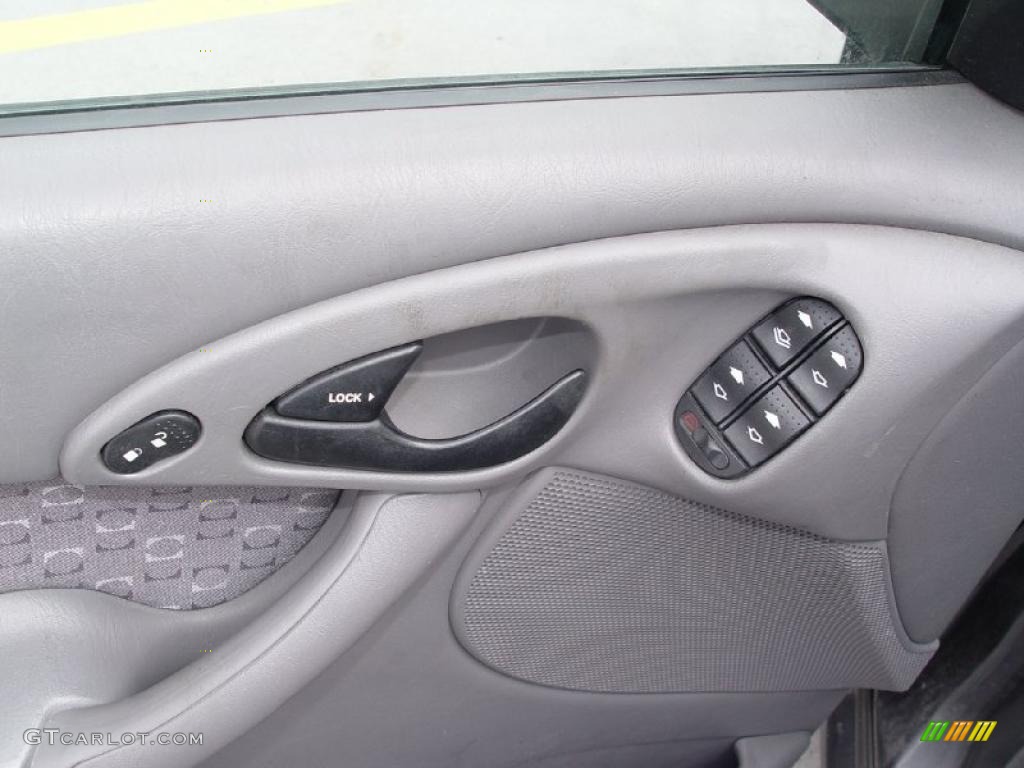2003 Focus ZX5 Hatchback - Liquid Grey Metallic / Medium Graphite photo #6