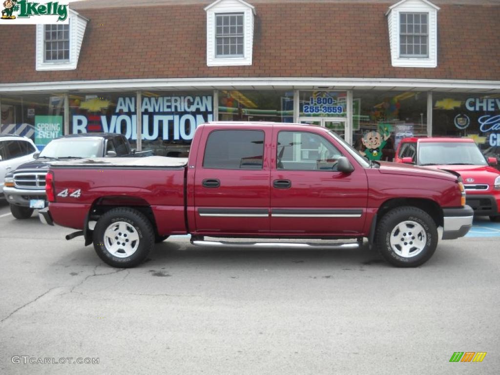 2004 Silverado 1500 Z71 Crew Cab 4x4 - Sport Red Metallic / Medium Gray photo #2